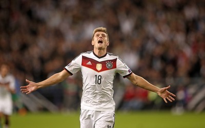 环球电竞独家-于帕梅卡诺这长传像导弹